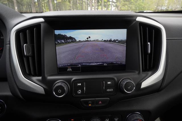 Used 2023 GMC Terrain SLE w/ Driver Convenience Package FWD image 21