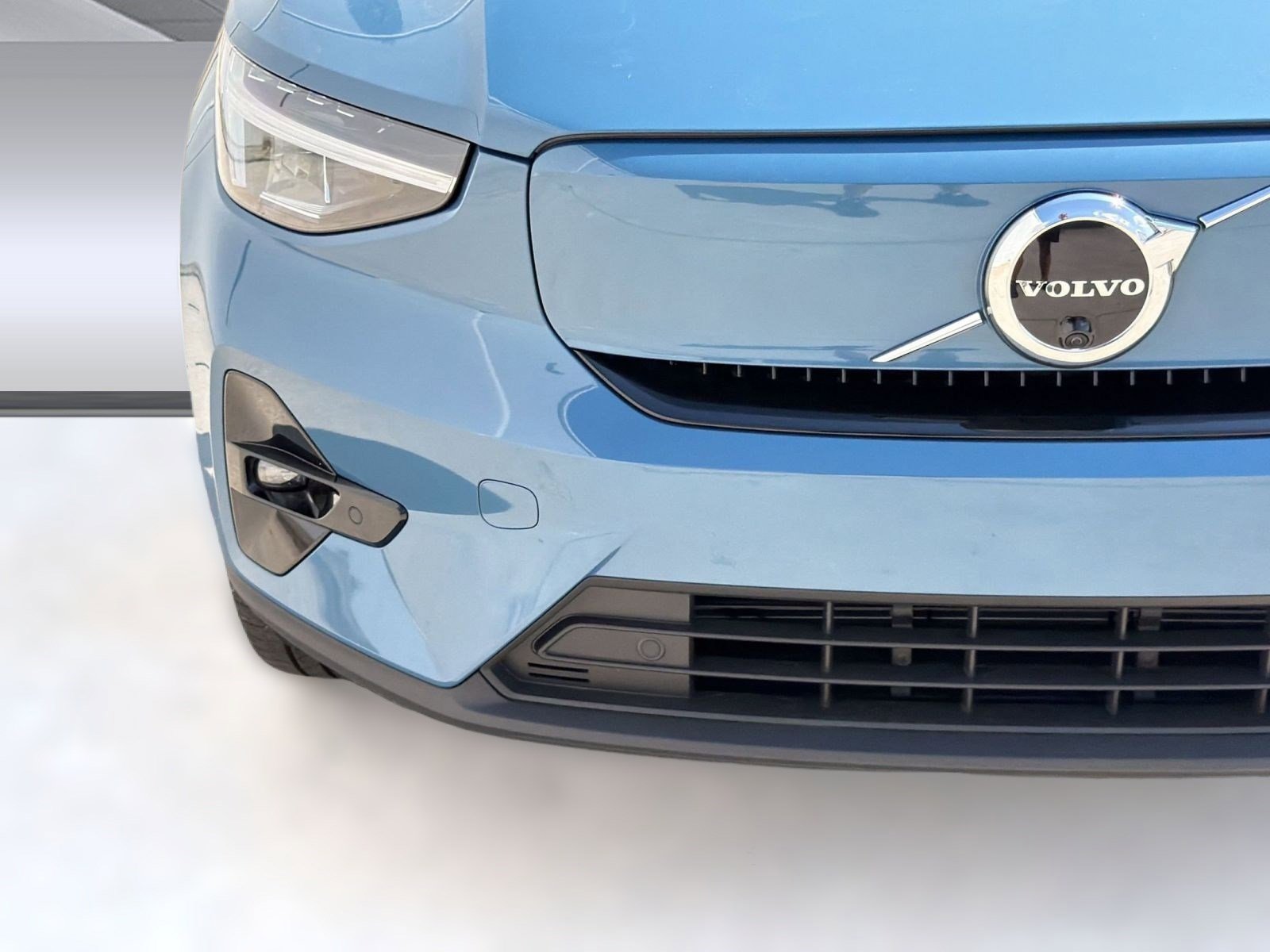 Certified 2023 Volvo XC40 Recharge Plus image 11