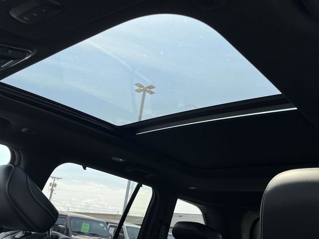 New 2025 Jeep Grand Cherokee Limited w/ Luxury Tech Group II image 11