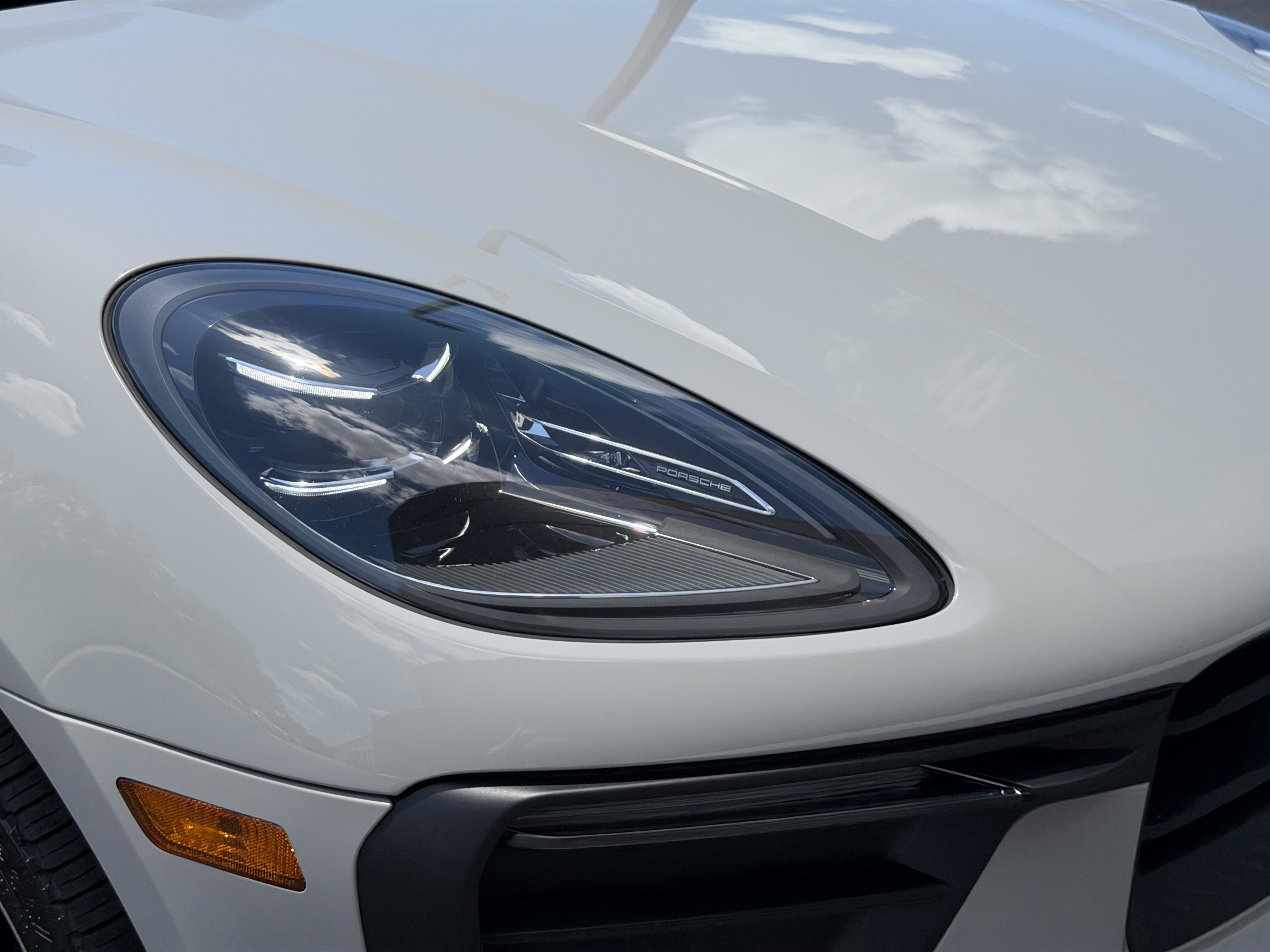 Certified 2024 Porsche Macan AWD/4WD image 13