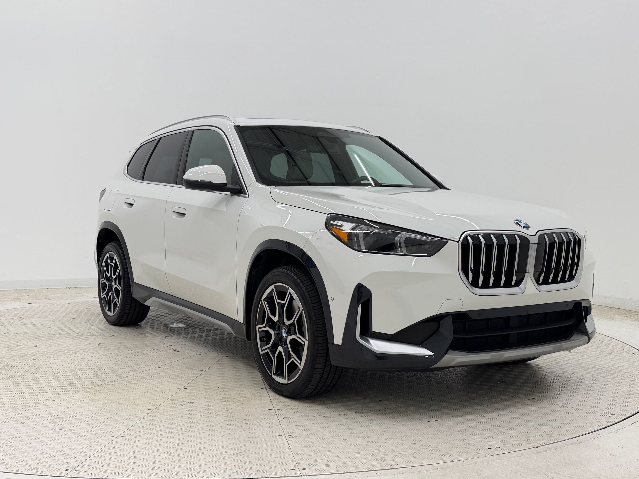 Used 2025 BMW X1 xDrive28i w/ Convenience Package AWD/4WD image 7