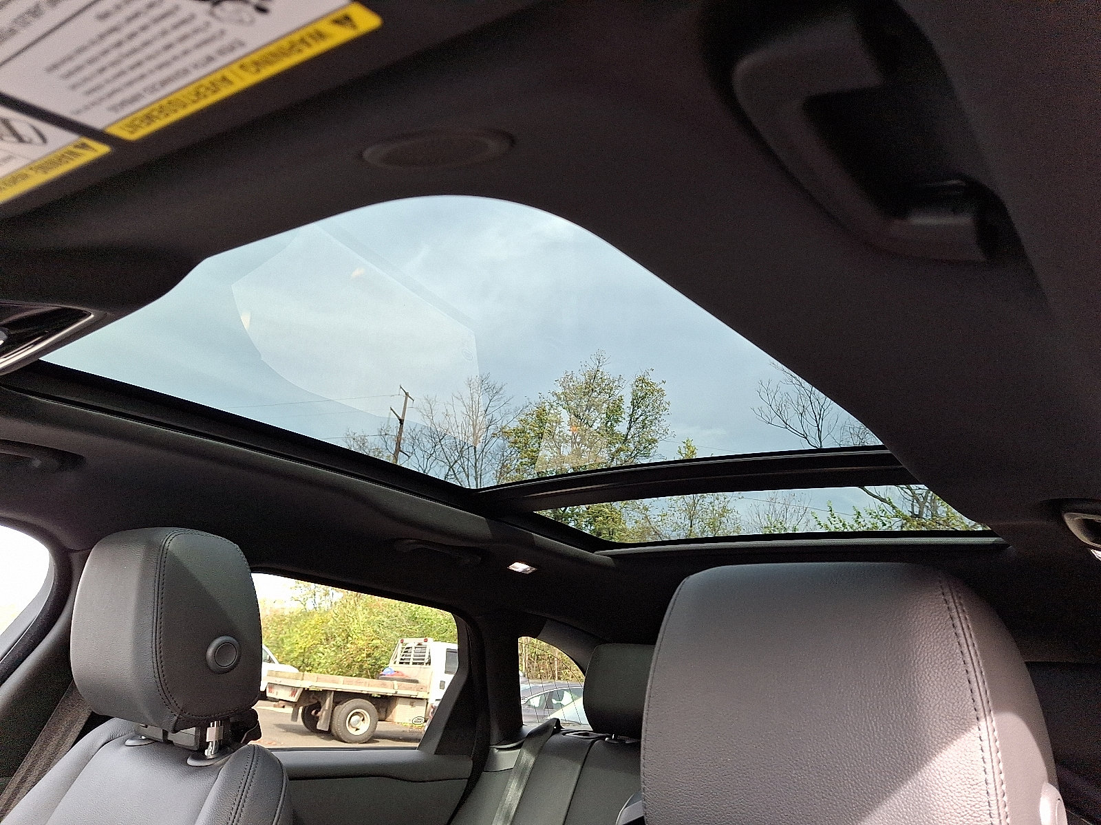 Used 2026 Land Rover Range Rover Velar Dynamic SE image 14