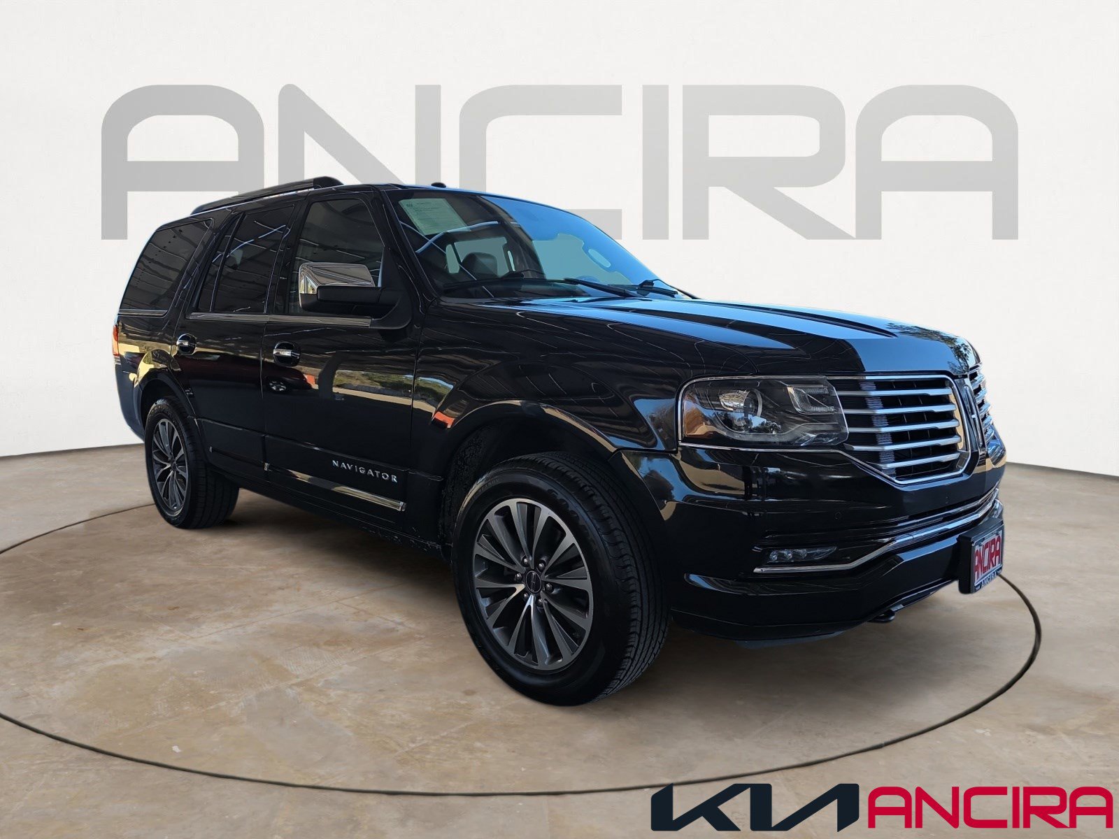 Used 2017 Lincoln Navigator Select image 1