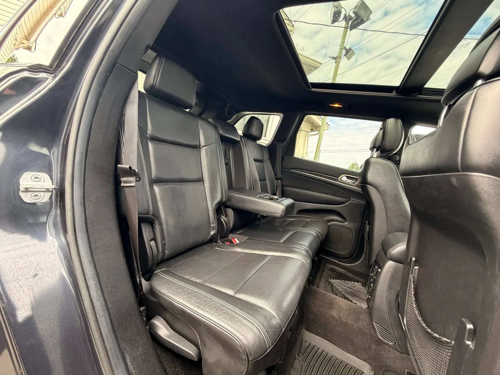 Used 2014 Jeep Grand Cherokee Overland AWD/4WD image 27