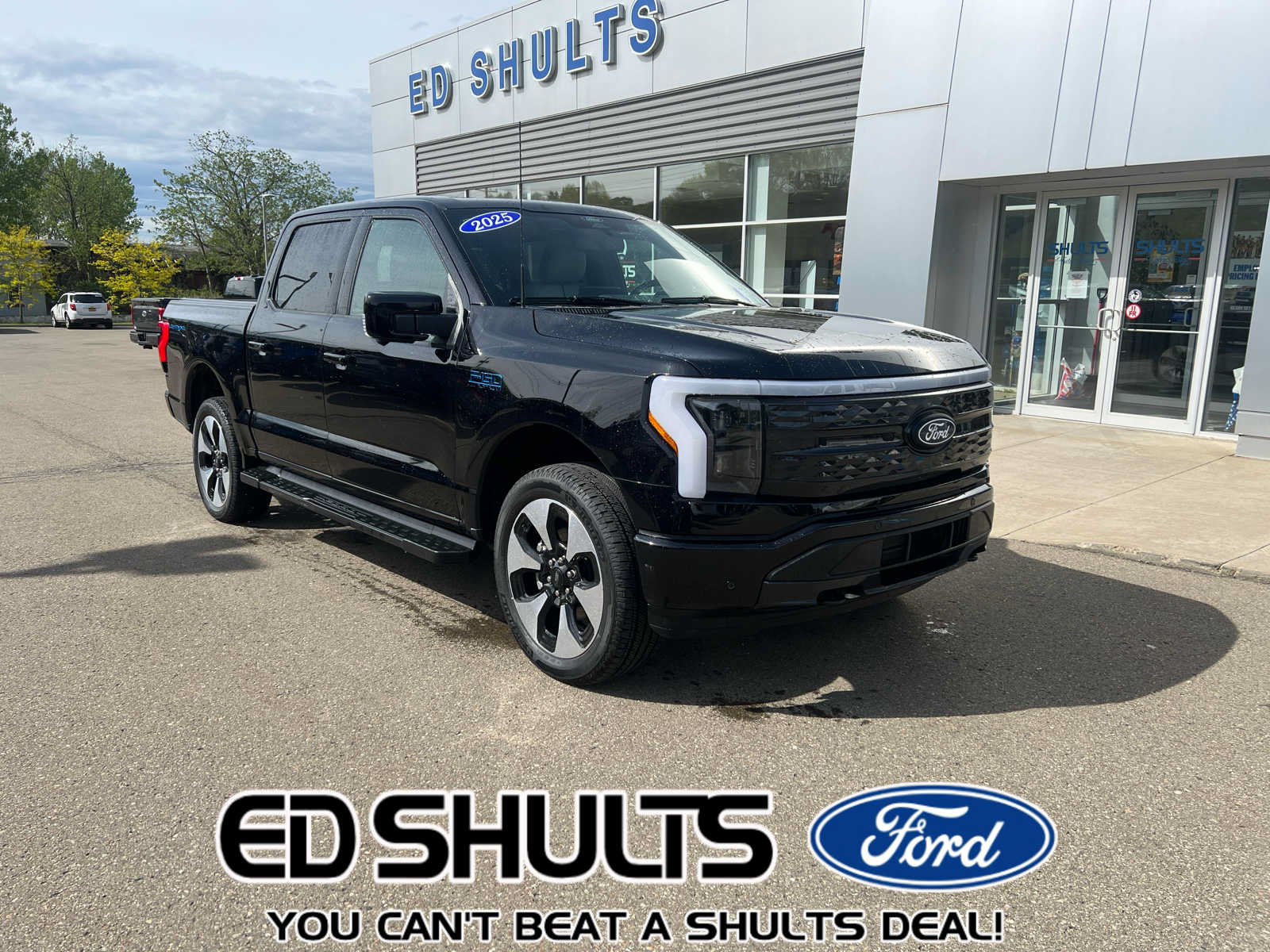 Used 2025 Ford F150 Lightning Platinum AWD/4WD image 1