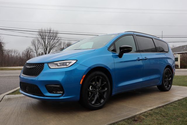 New 2026 Chrysler Pacifica Select w/ S Appearance Package FWD image 7