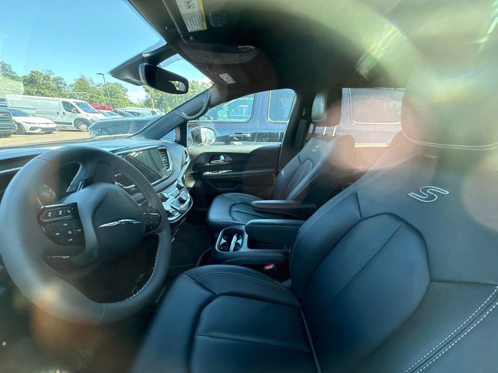 Used 2026 Chrysler Pacifica Select w/ S Appearance Package FWD image 5