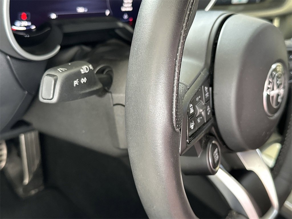 Used 2024 Alfa Romeo Stelvio Ti image 21
