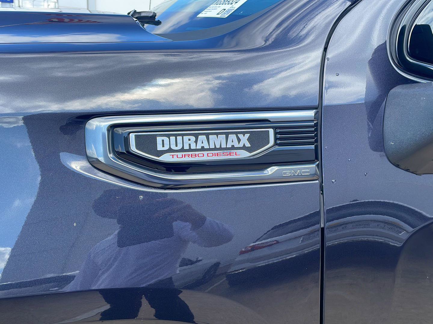 Used 2022 GMC Sierra 1500 AT4 w/ Technology Package AWD/4WD image 4