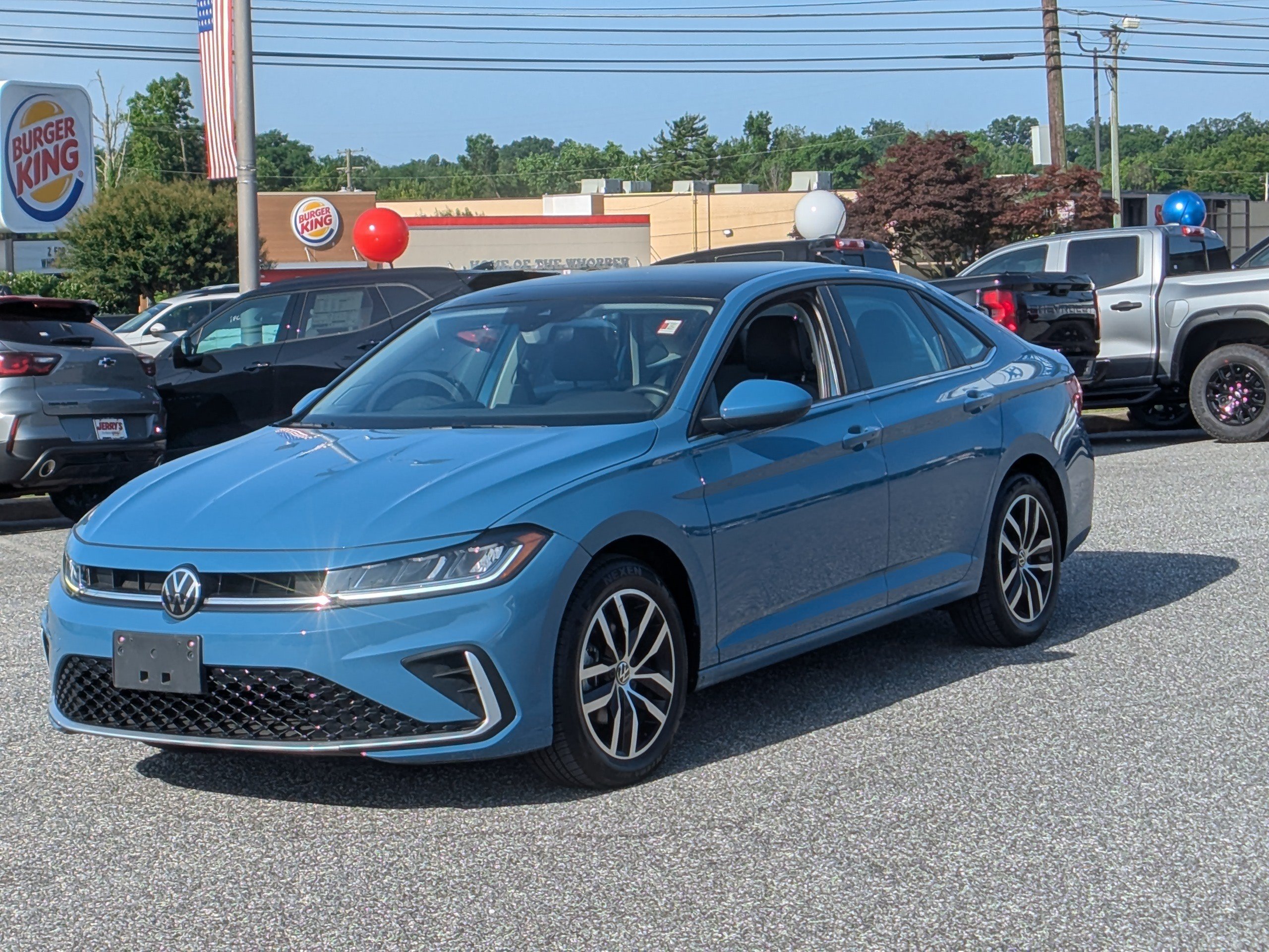 Used 2025 Volkswagen Jetta SE FWD image 4