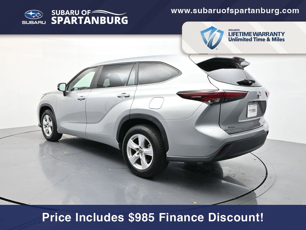 Used 2024 Toyota Highlander LE image 5