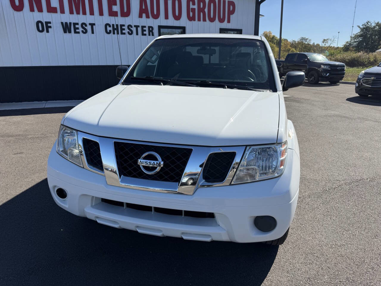Used 2019 Nissan Frontier SV RWD image 2