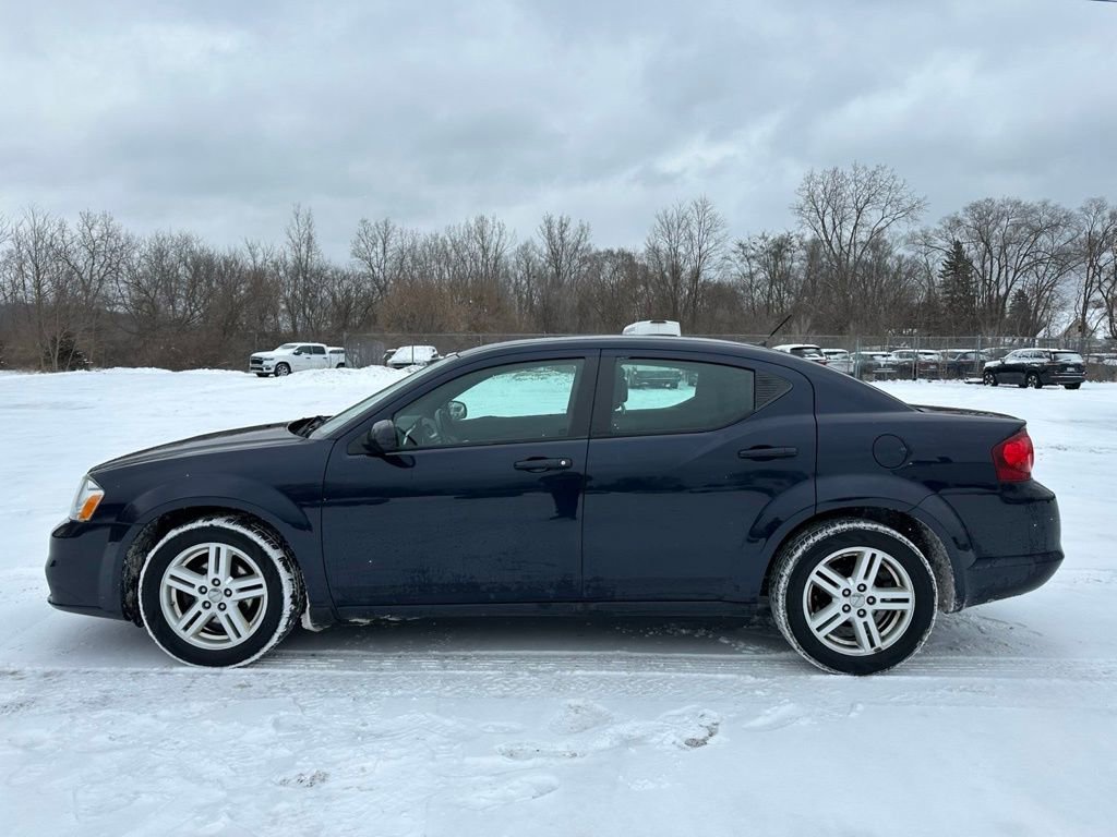 Used 2012 Dodge Avenger SXT image 3