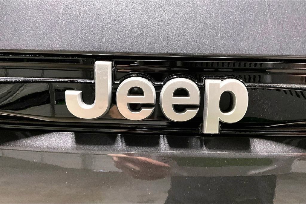 Used 2025 Jeep Grand Cherokee Limited image 42