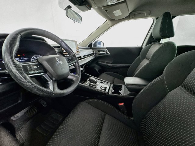 Used 2022 Mitsubishi Outlander ES FWD image 19