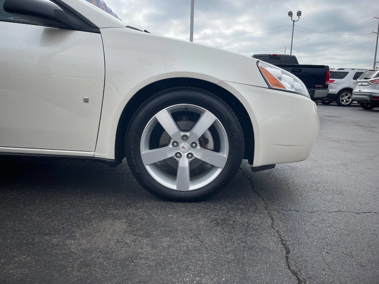 Used 2009 Pontiac G6 GT w/ Sun And Sound Plus Package FWD image 10