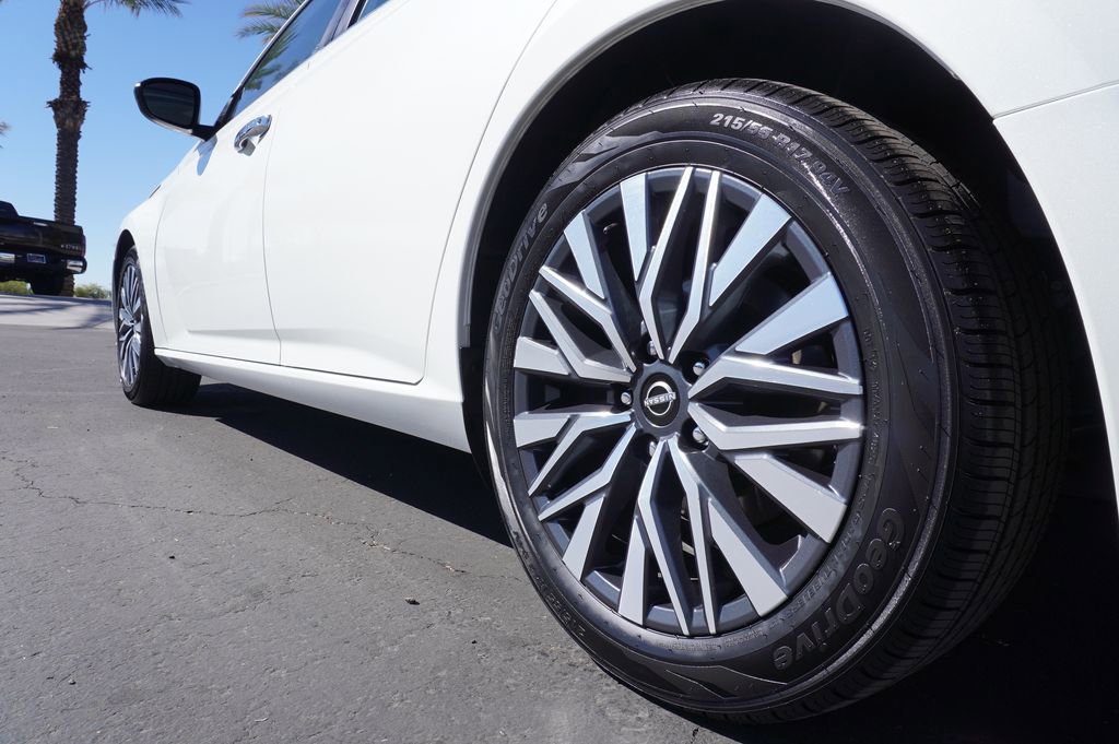 Certified 2025 Nissan Altima 2.5 SV FWD image 6