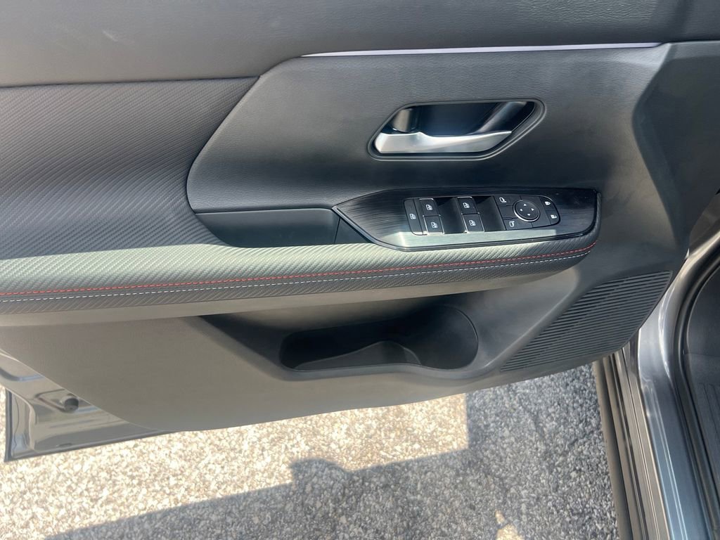 New 2025 Nissan Kicks SR image 11