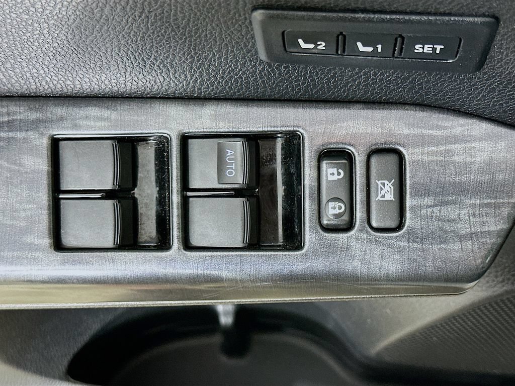 Used 2017 Toyota RAV4 Platinum FWD image 22