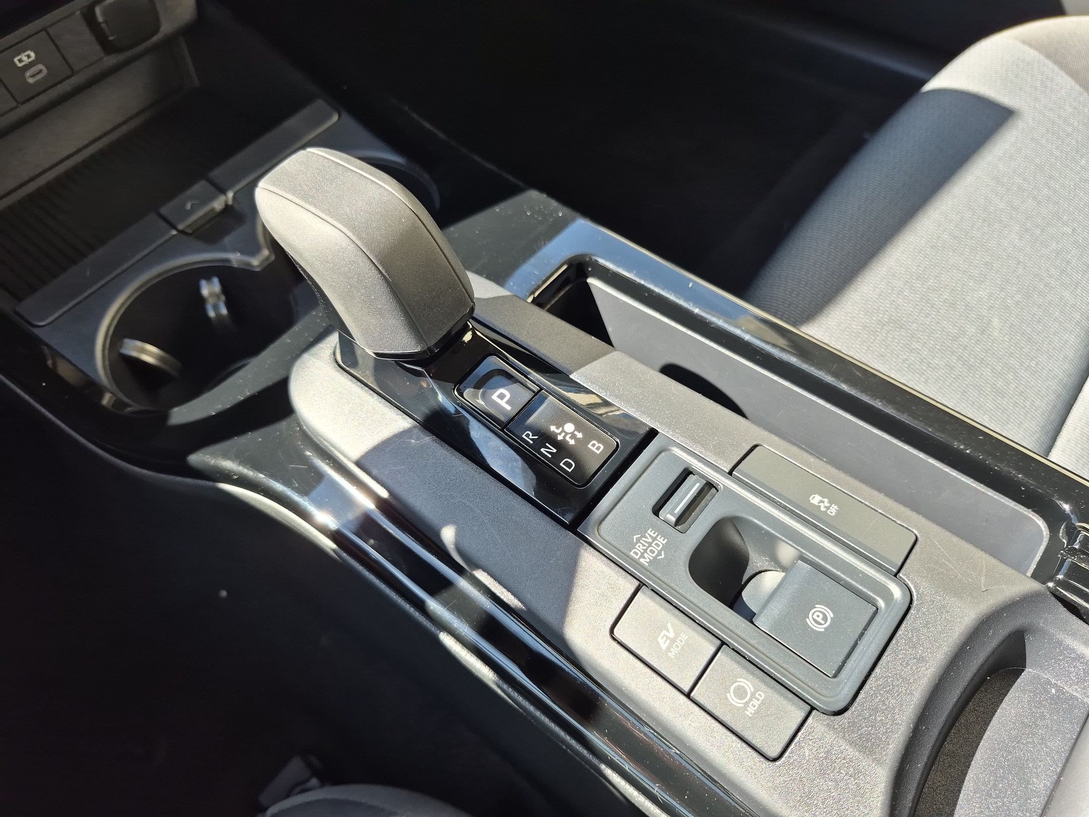 Used 2025 Toyota Prius LE FWD image 28