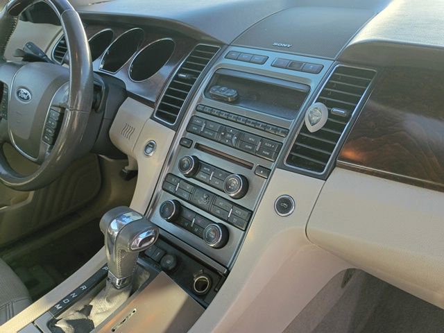 Used 2010 Ford Taurus Limited image 19