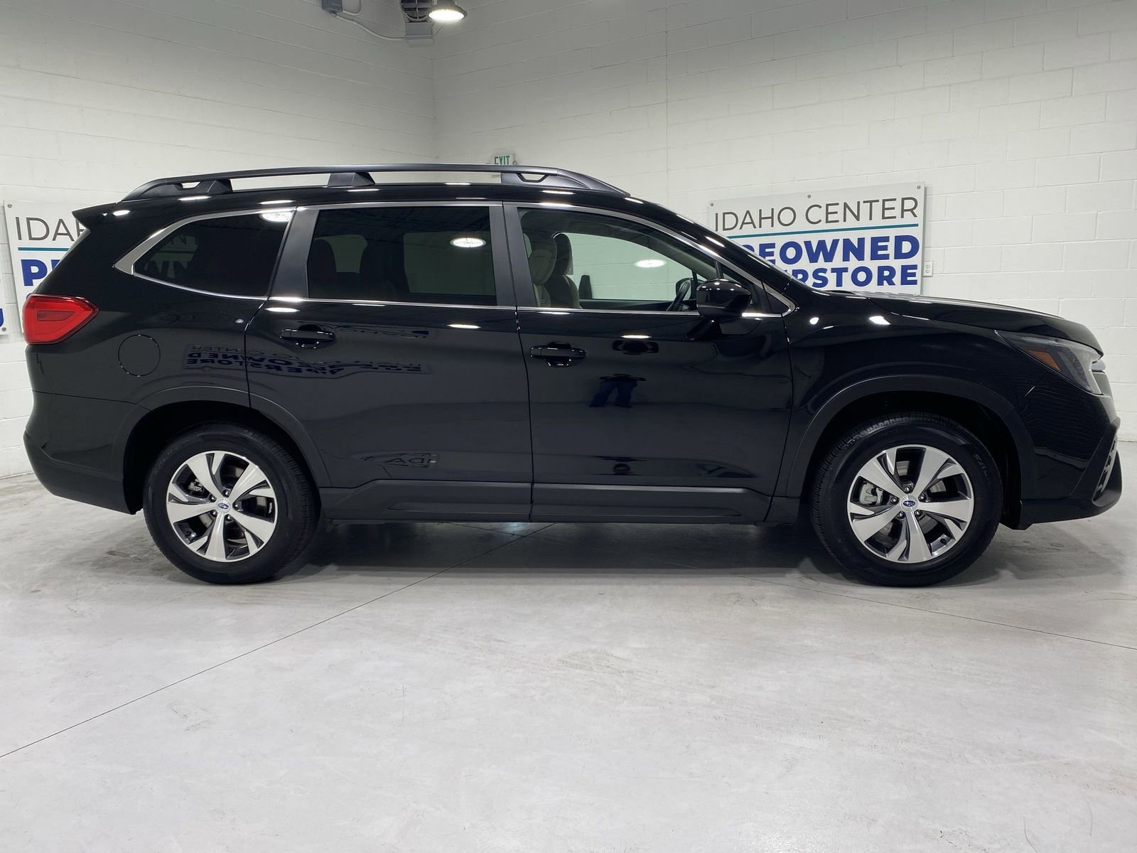 Certified 2025 Subaru Ascent Premium AWD/4WD image 9