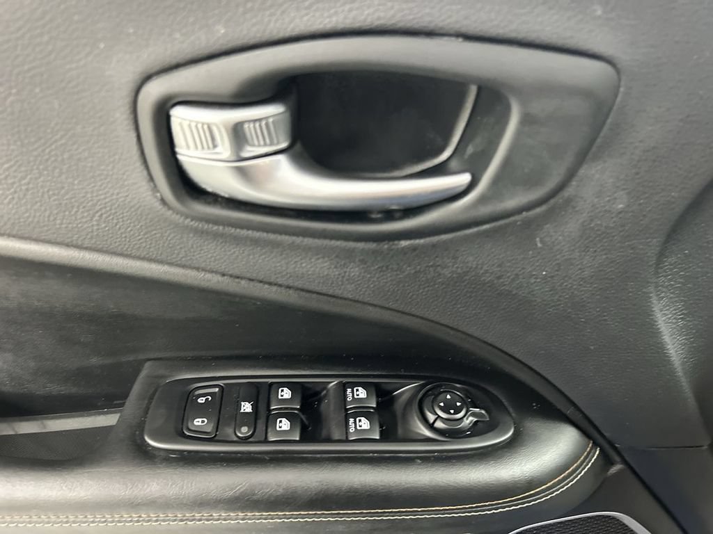 Used 2021 Jeep Compass Latitude w/ Sun and Sound Group AWD/4WD image 11