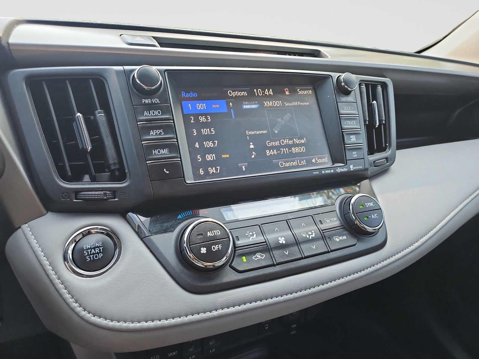 Used 2018 Toyota RAV4 XLE AWD/4WD image 26