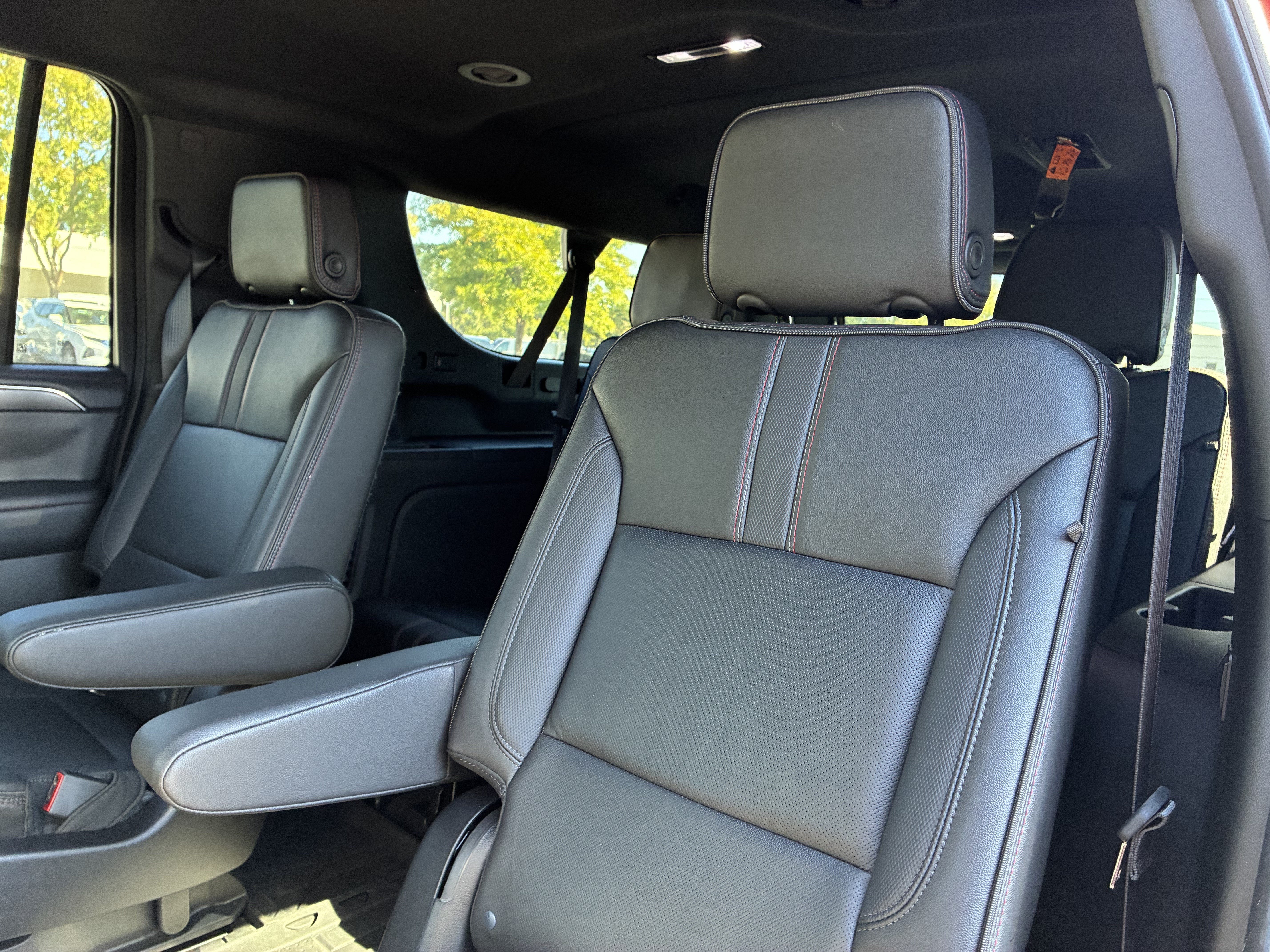 Used 2022 Chevrolet Suburban RST w/ Luxury Package AWD/4WD image 13
