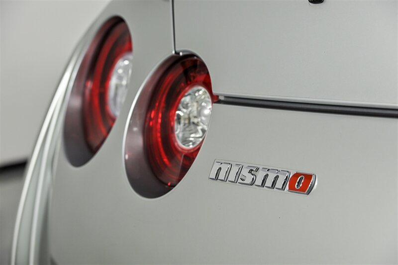Used 2017 Nissan GT-R NISMO AWD/4WD image 22