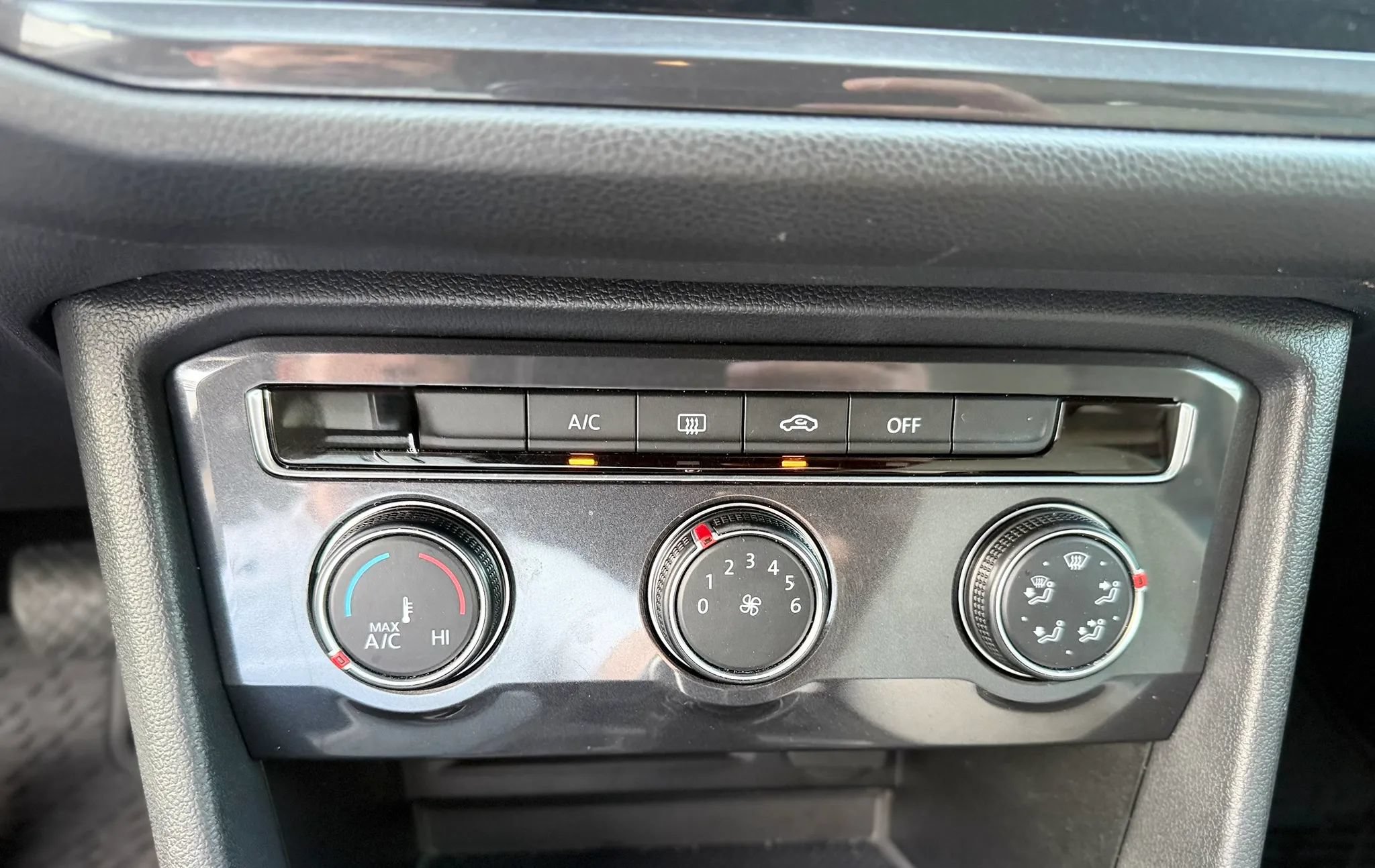 Used 2020 Volkswagen Tiguan S FWD image 17