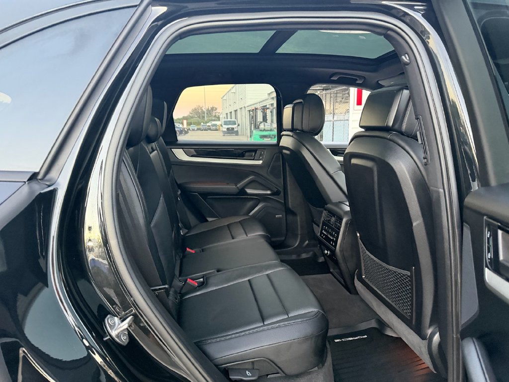 Used 2025 Porsche Cayenne w/ Premium Package Plus AWD/4WD image 14