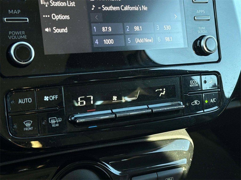 Certified 2020 Toyota Prius L Eco image 17