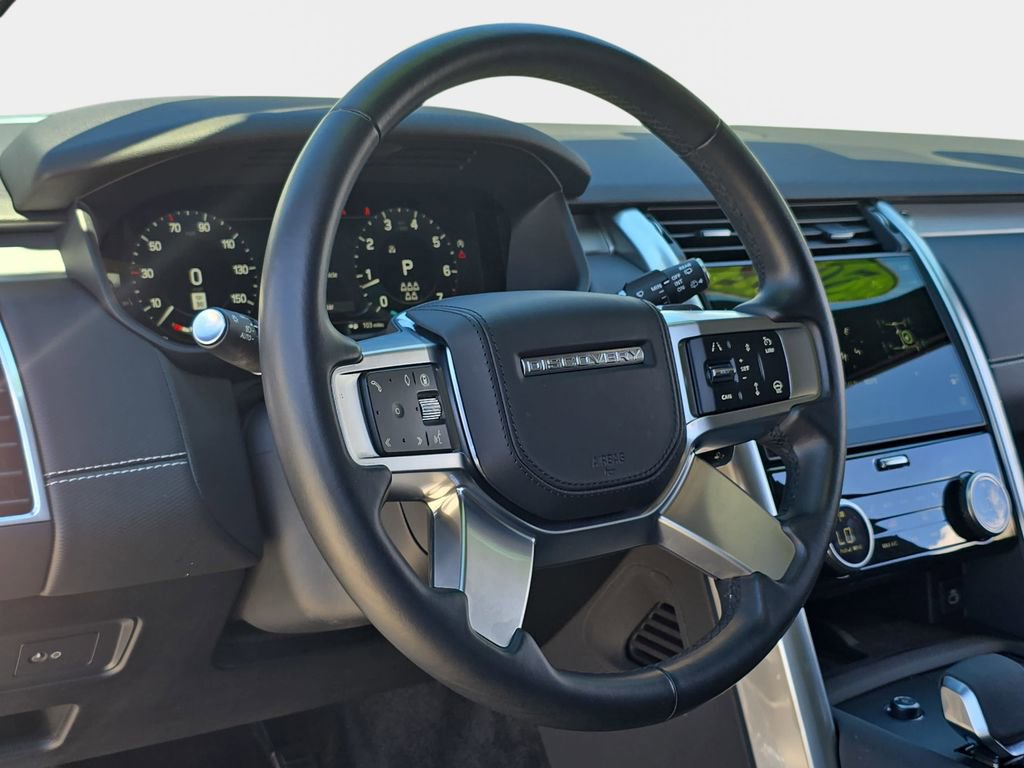 Used 2025 Land Rover Discovery Dynamic SE image 18