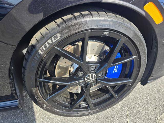 Used 2023 Volkswagen Golf 20th Anniversary Edition AWD/4WD image 9