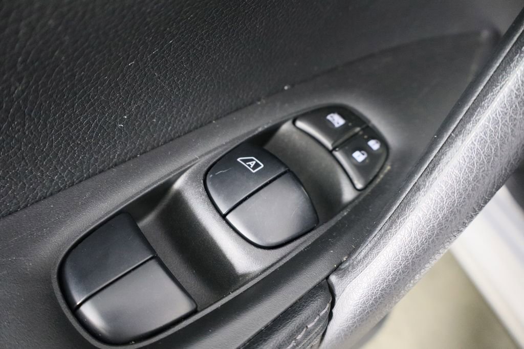 Used 2020 Nissan Rogue Sport S image 22