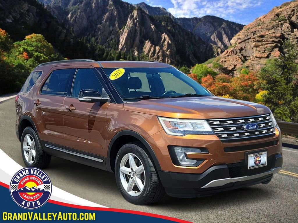 Used 2017 Ford Explorer XLT AWD/4WD image 1