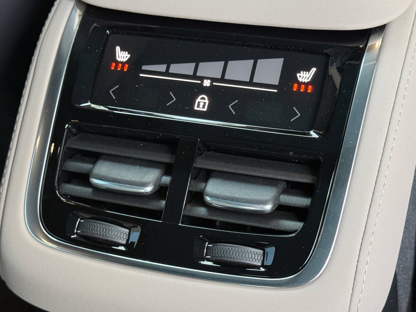 New 2027 Volvo XC90 B6 Ultra AWD/4WD image 19