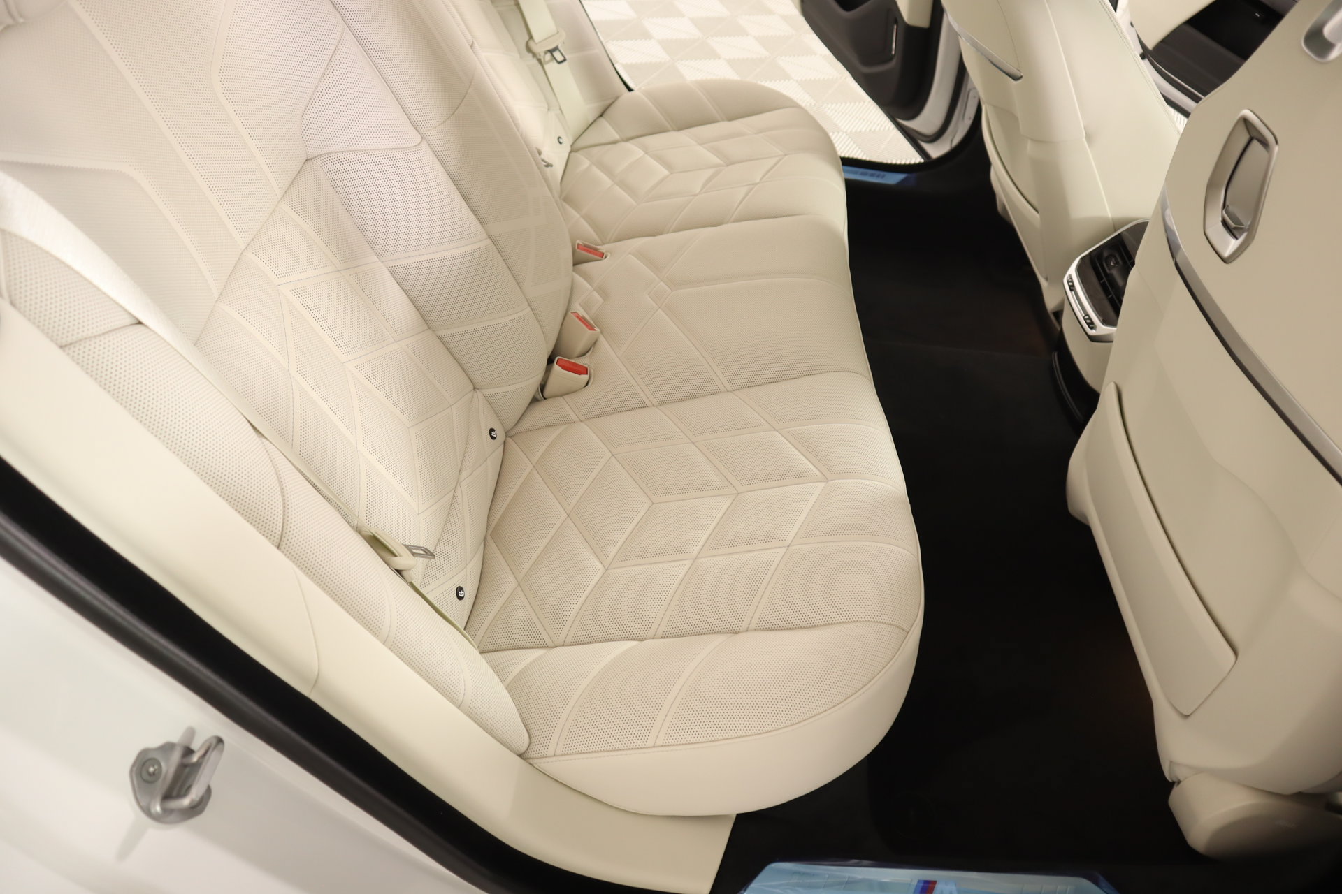 New 2026 BMW 740i RWD image 14