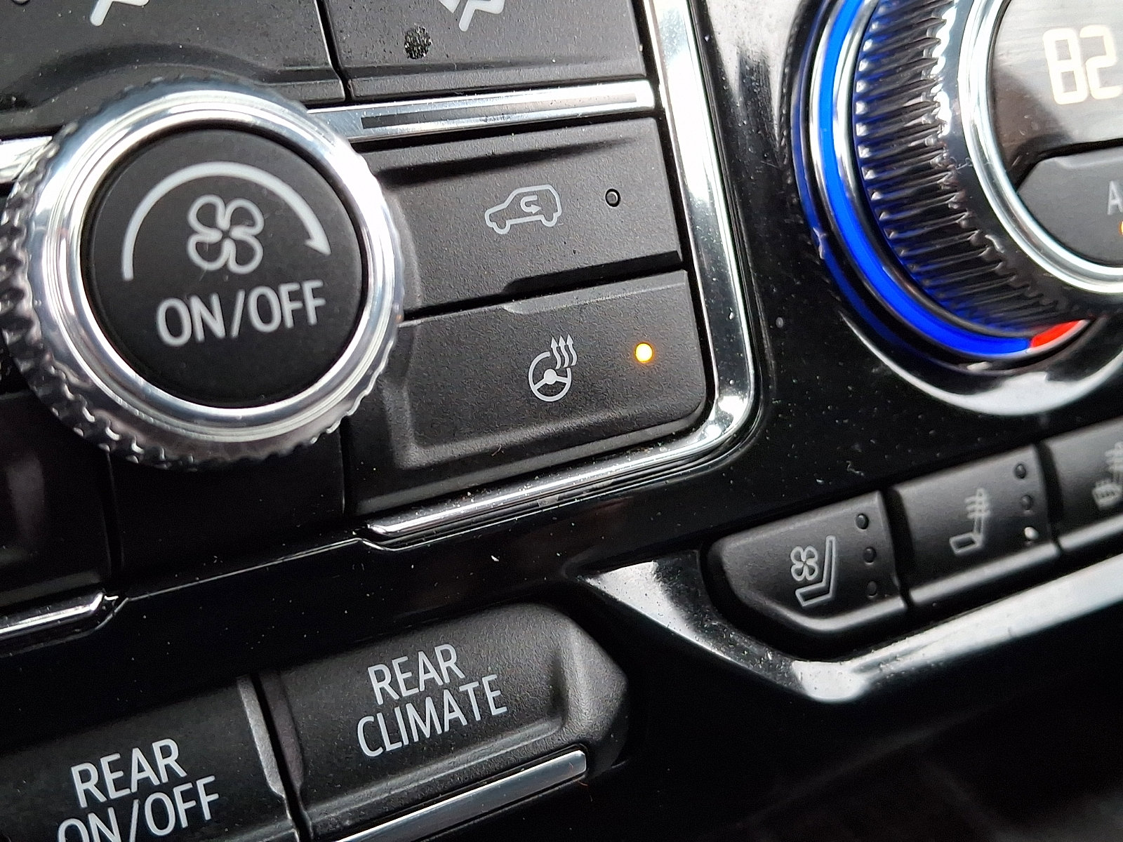 Used 2023 GMC Yukon XL Denali w/ Advanced Technology Package image 26