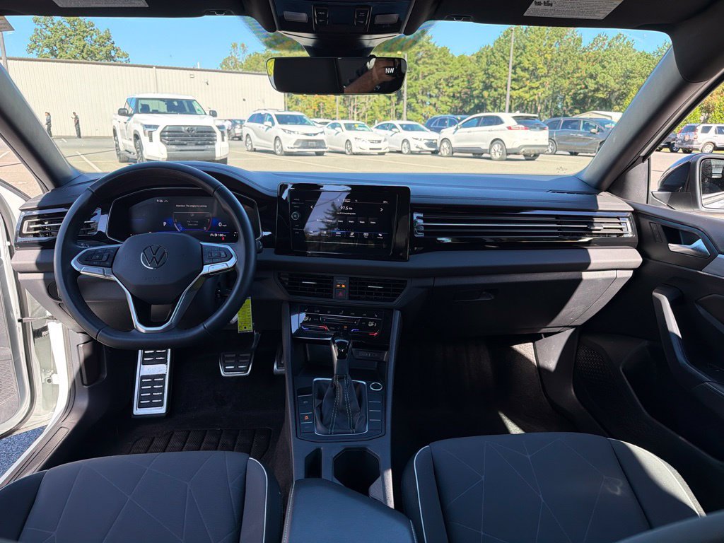 Used 2025 Volkswagen Jetta Sport FWD image 8