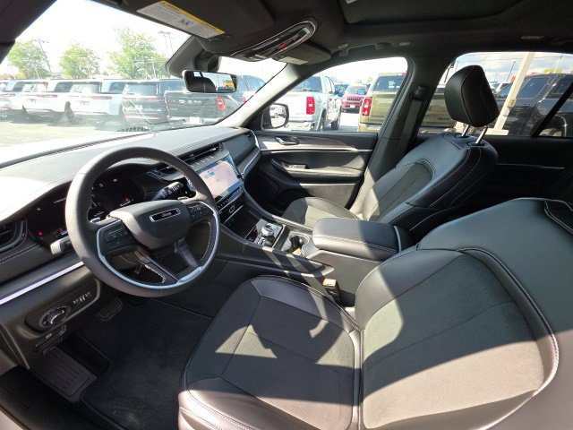 New 2026 Jeep Grand Cherokee Altitude AWD/4WD image 21