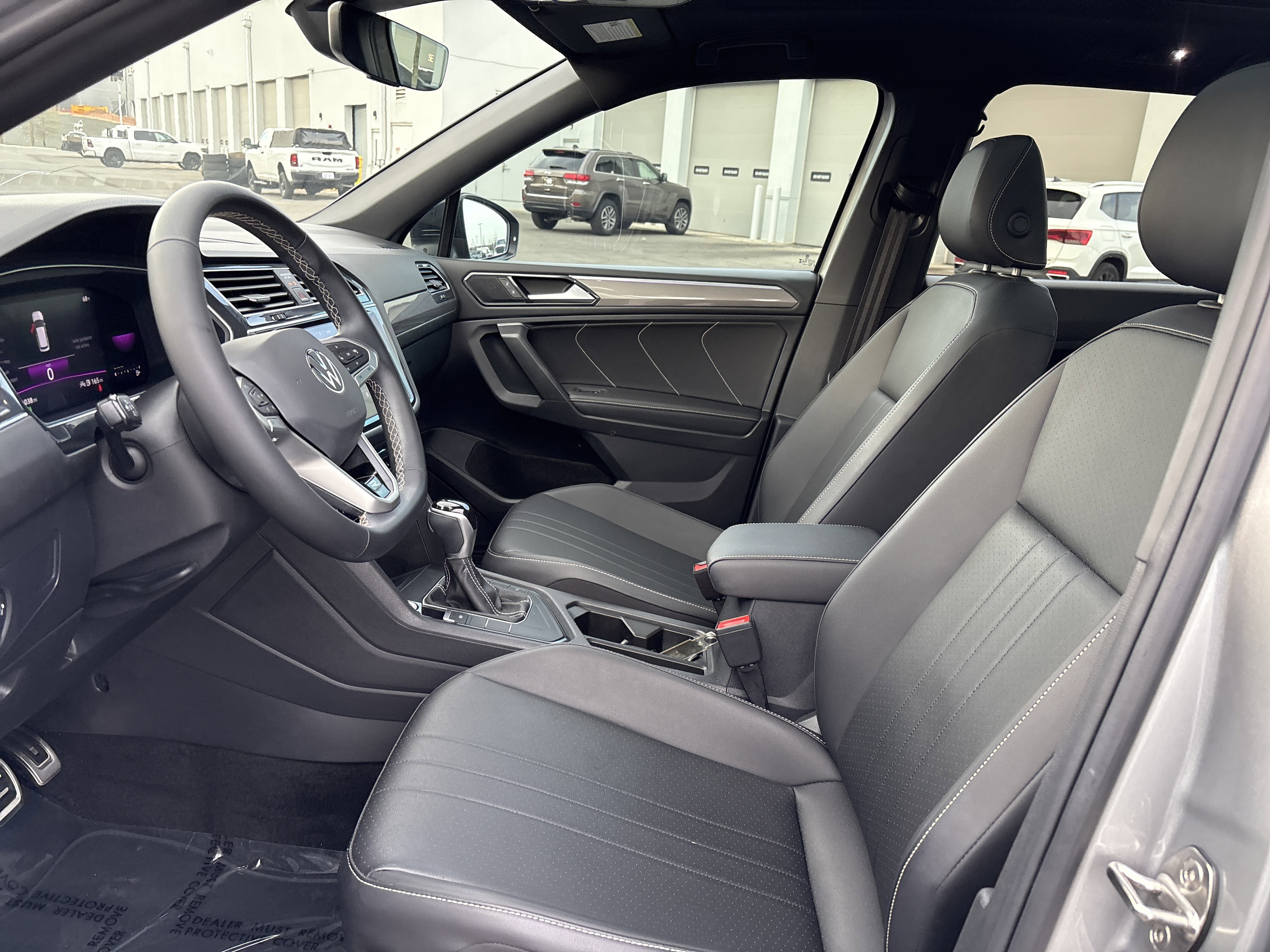 Used 2023 Volkswagen Tiguan SE R-Line image 17