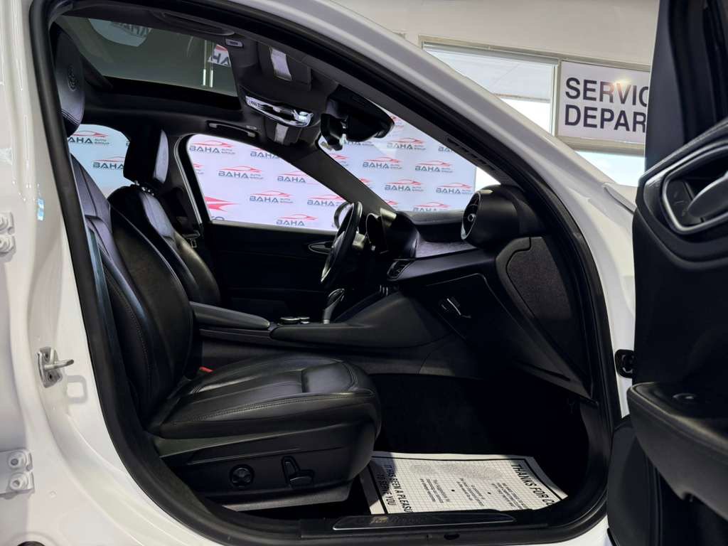 Used 2017 Alfa Romeo Giulia RWD image 55