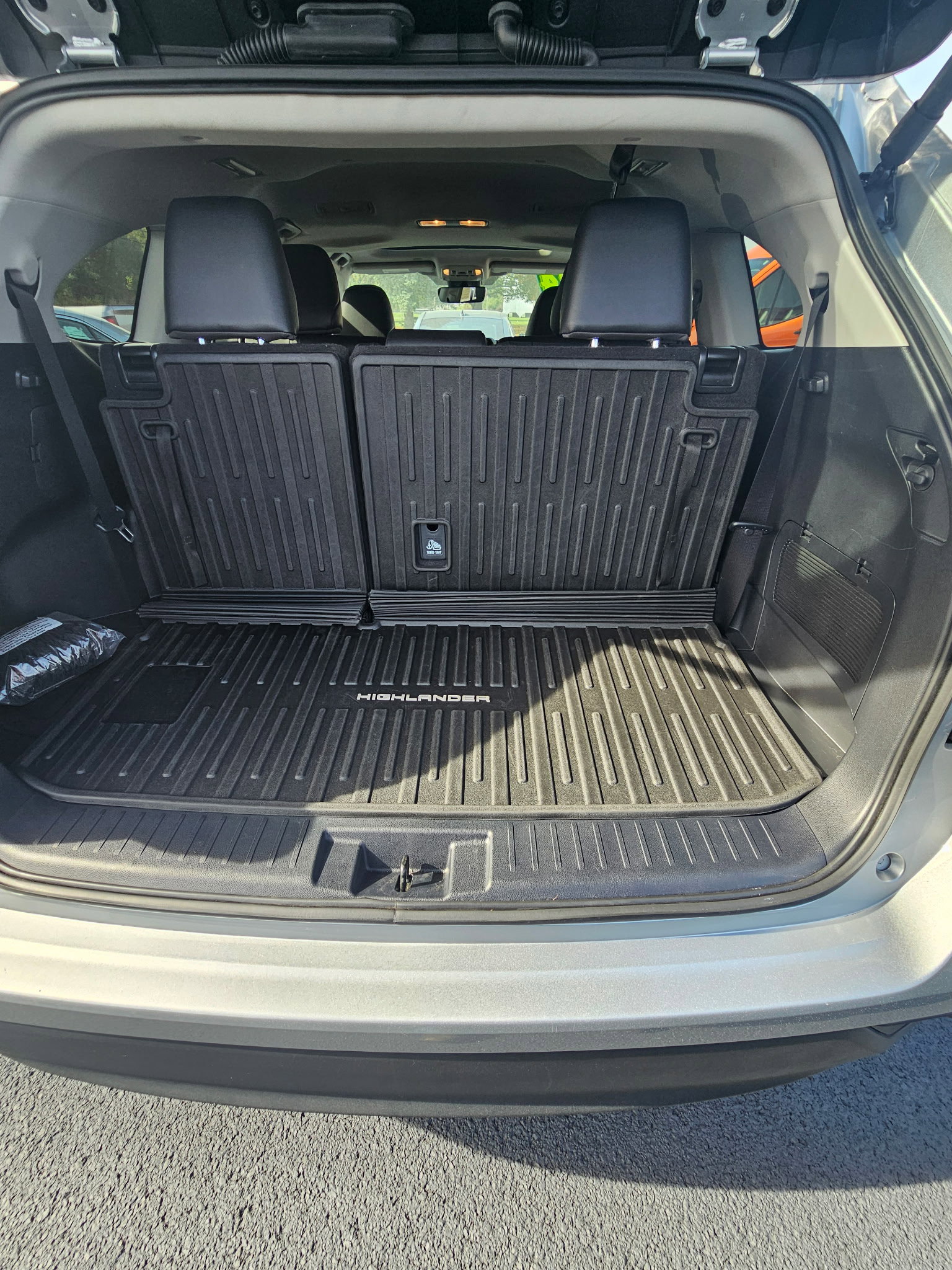 Used 2024 Toyota Highlander XLE image 11