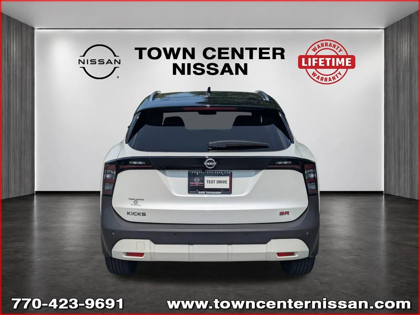 Used 2025 Nissan Kicks SR w/ SR Premium Package FWD image 6
