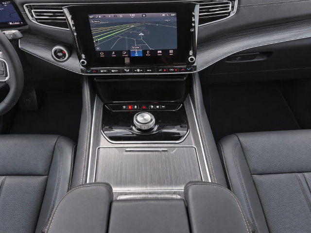 Used 2024 Jeep Wagoneer L Series II RWD image 8