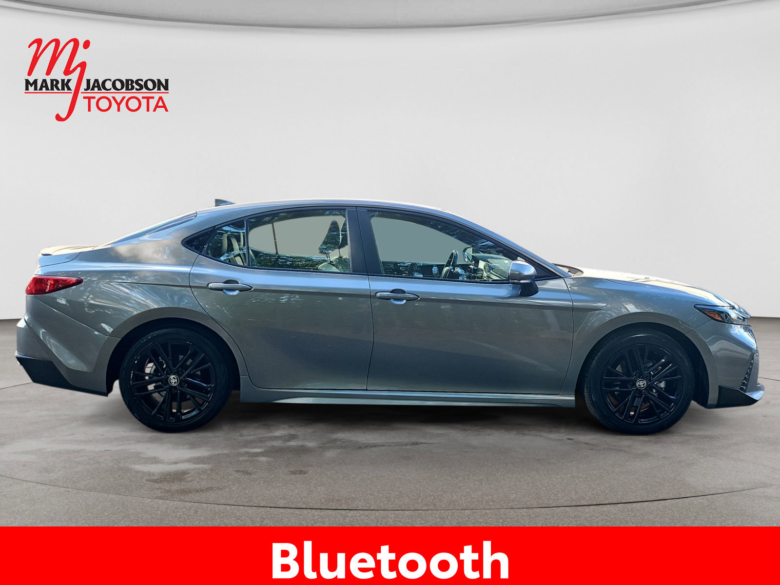Used 2025 Toyota Camry SE FWD image 7