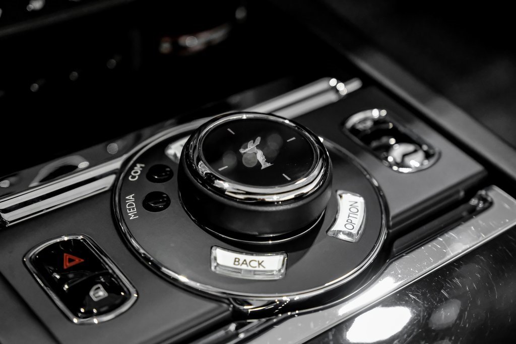 Used 2018 Rolls-Royce Dawn image 27