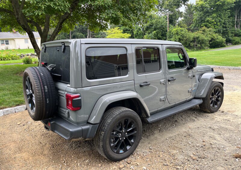 Used 2023 Jeep Wrangler Unlimited Sahara w/ Cold Weather Group AWD/4WD image 4